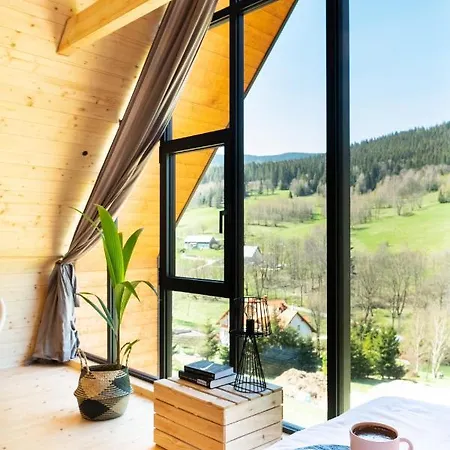 Osada Za Gorami Za Lasami