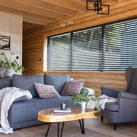 Osada Za Gorami Za Lasami