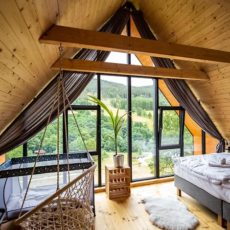 Osada Za Gorami Za Lasami