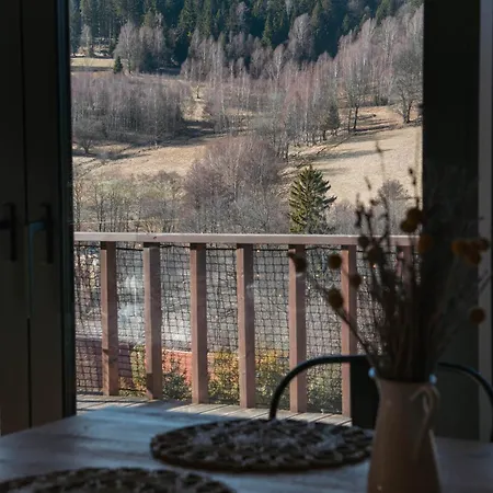 Osada Za Gorami Za Lasami