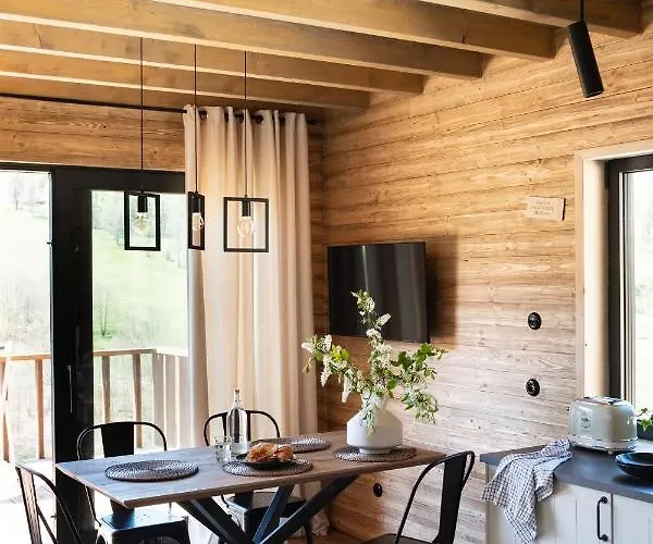 Osada Za Gorami Za Lasami - Z Widokiem Na Snieznik *